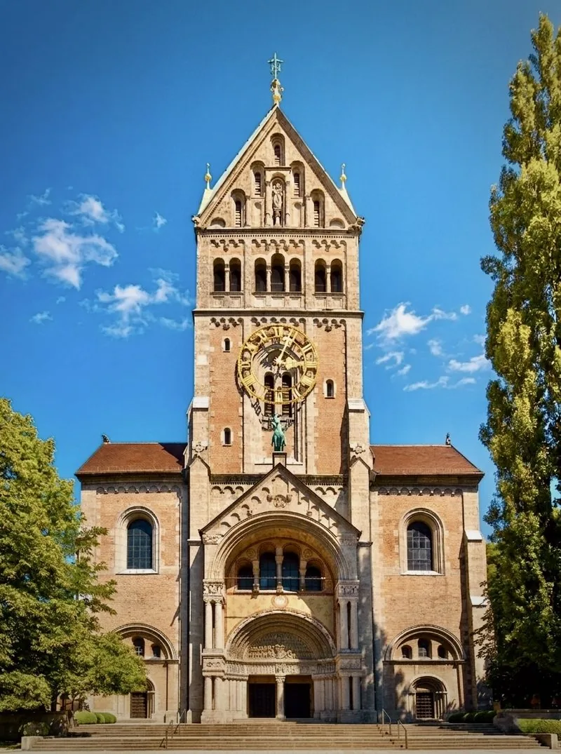 St.-Anna-Kirche am St.-Anna-Platz in München-Lehel