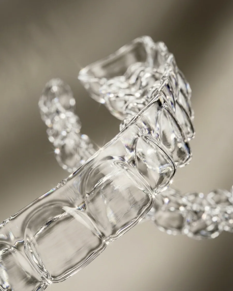 Durchsichtige Zahnschiene (Aligner), Nahaufnahme